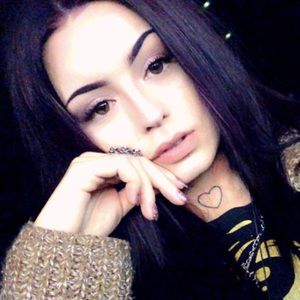 Meet your Posher, Dee